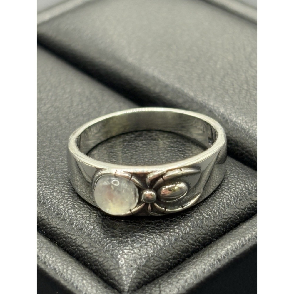 New Condition Sterling Silver Genuine Moonstone Spider Ring 4 Grams Size 7 H13